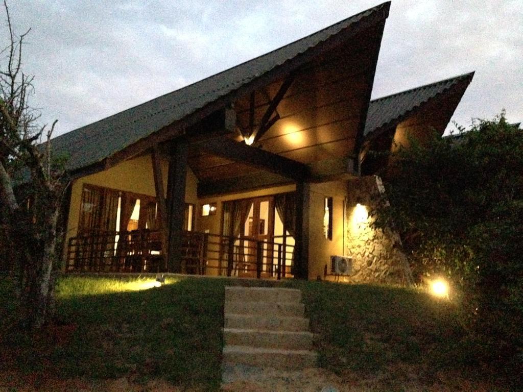 Laya Safari Resorts & Spa Yala Buitenkant foto