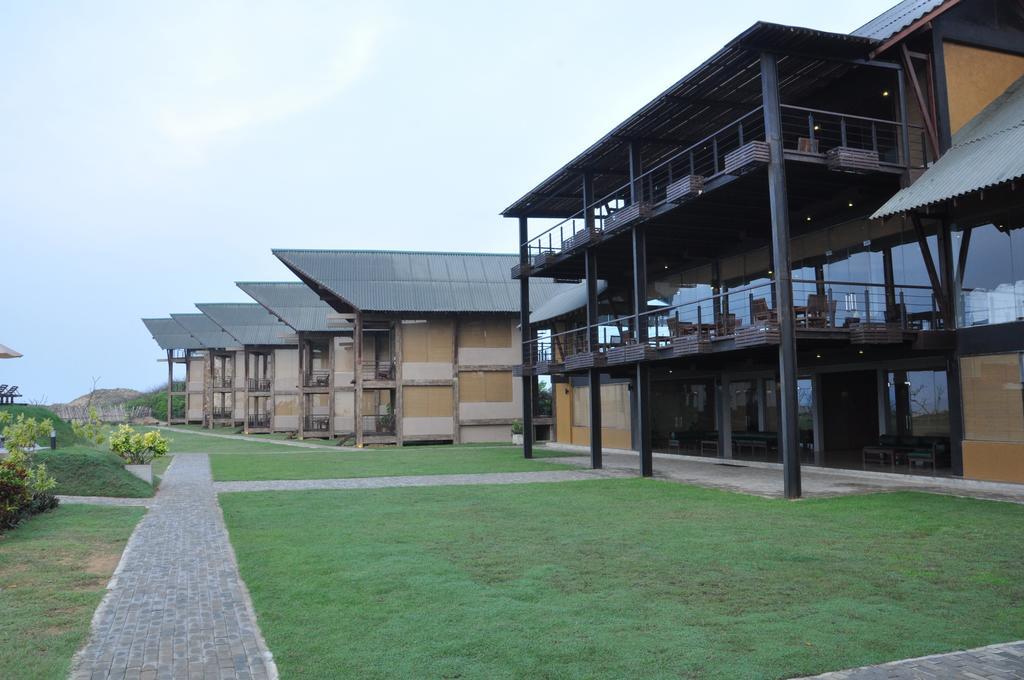 Laya Safari Resorts & Spa Yala Buitenkant foto